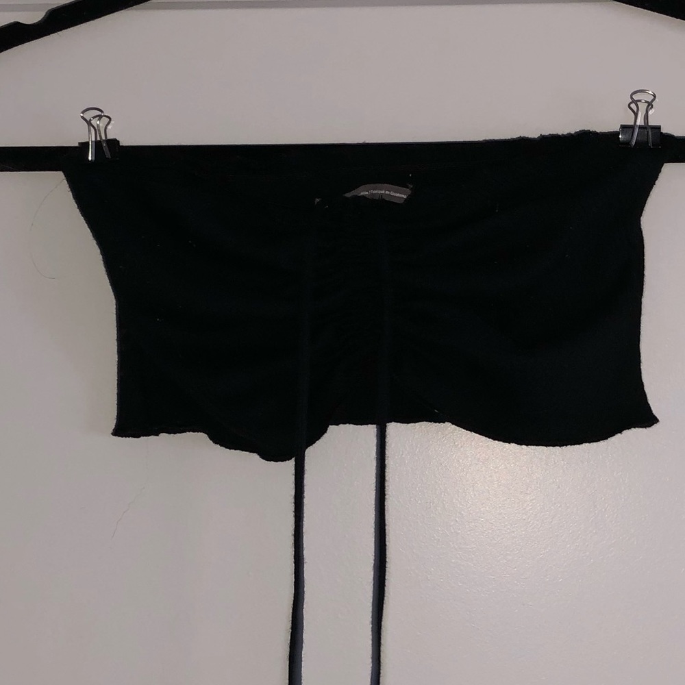 black strapless bandeau/crop top